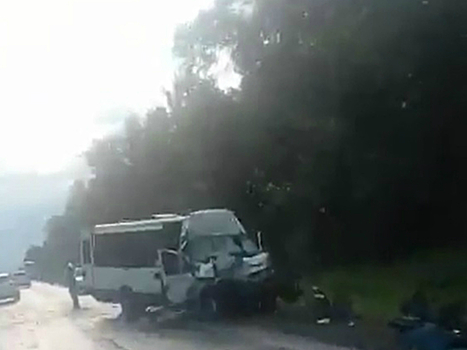 Смертельное ДТП на границе с Башкирией: маршрутка влетела в грузовик
