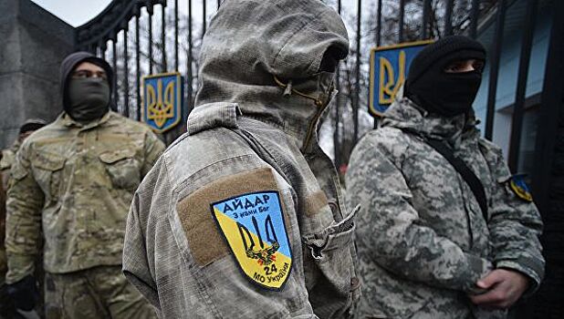 Грузовик с "айдаровцами" подорвался на мине в Донбассе