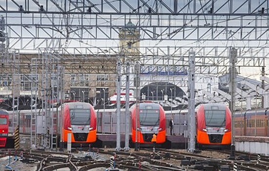Перебегавшего пути москвича сбил поезд