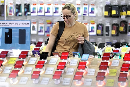 Финомбудсмен выявил недобросовестные практики в связи с продажей страховки при покупке смартфона