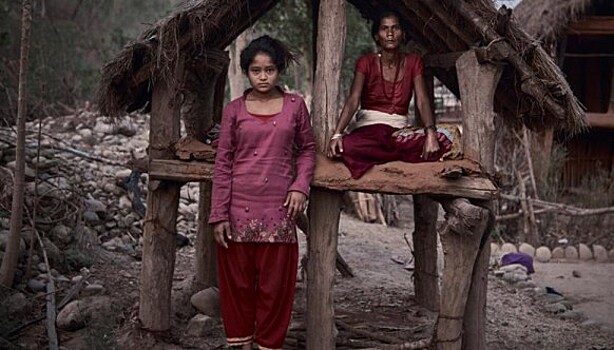 Виновна по признаку пола: куда отправляют девушек на время менструации в Непале