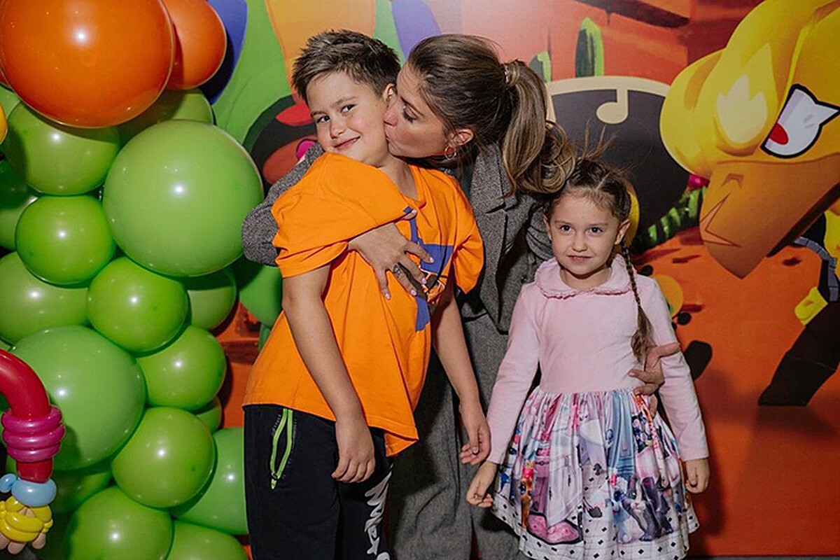 Разведенные Муцениеце и Прилучный появились на общем