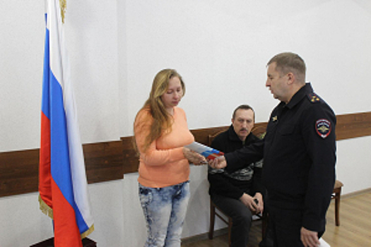 В Новосибирской области состоялось торжественное мероприятие по принятию присяги и вручению российских паспортов гражданам, прибывшим из новых субъектов России