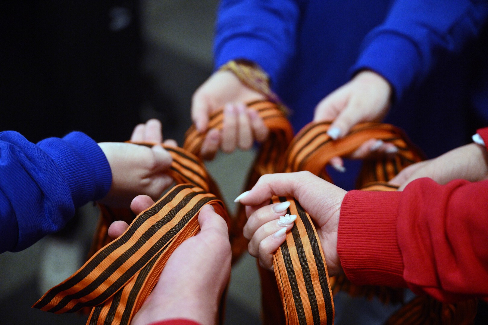 Россиян предупредили о суровом наказании за осквернение георгиевской ленточки