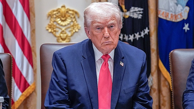 Трамп назвал главу ФРС США «тупицей»