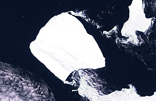 Айсберг толщиной 400 метров пришел в движение