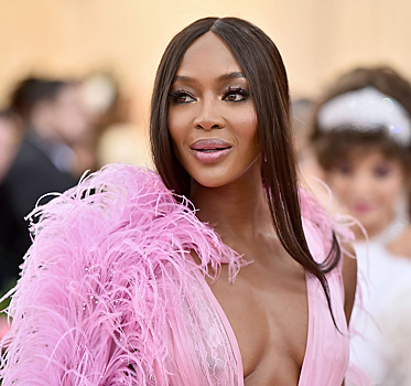 Наоми Кэмпбелл поделилась новым снимком новорождённой дочери