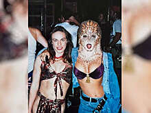 Актриса Сальма Хайек опубликовала фото с дублершей по фильму "От заката до рассвета"