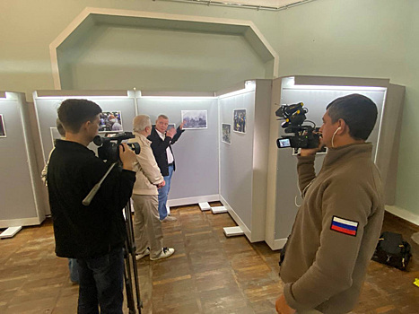 В Мелитополе открылась фотовыставка военкора URA.RU