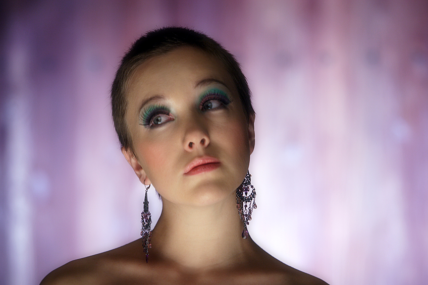 Дарья Мороз — дочь Марины Левтовой и режиссера Юрия Мороза. Одна из самых талантливых актрис своего поколения, первую роль сыграла, когда ей был всего год, в фильме Асановой. Создала немало ярких образов как своих современниц ("Точка", "Фортуна"), так и героинь прошлого ("Саломея", "Дикарка", "Живи и помни").