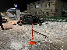 Тюменец врезался в дорожные знаки, пытаясь скрыться от сотрудников ГИБДД