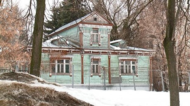 Дорога к музею народного творчества покрылась ямами
