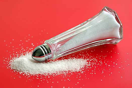 Почему рассыпать соль — к ссоре