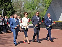 Рязанские власти возложили цветы к Скорбященскому мемориалу