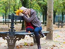 Психолог назвала мифом осеннюю хандру из-за нехватки витаминов