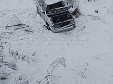 Легковушка вылетела с заснеженной дороги в Прокопьевском районе Кузбасса