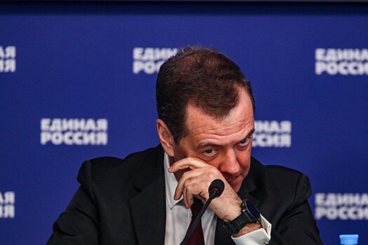 Оговорка Дмитрия Медведева о целях вакцинации «обросла» конспирологией