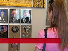 Разгадать послания и определить секретный код жизни через буквенный символ можно на выставке Александра Романенко