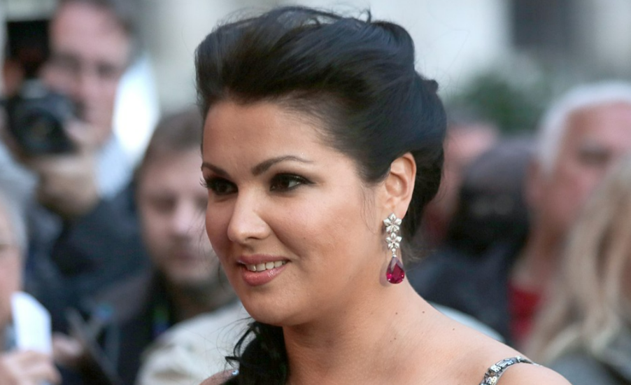 Анну Нетребко объявили в розыск. Что беглая певица устроила в своей петербургской квартире