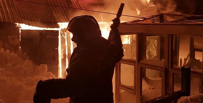 Крупный пожар начался в Иркутске