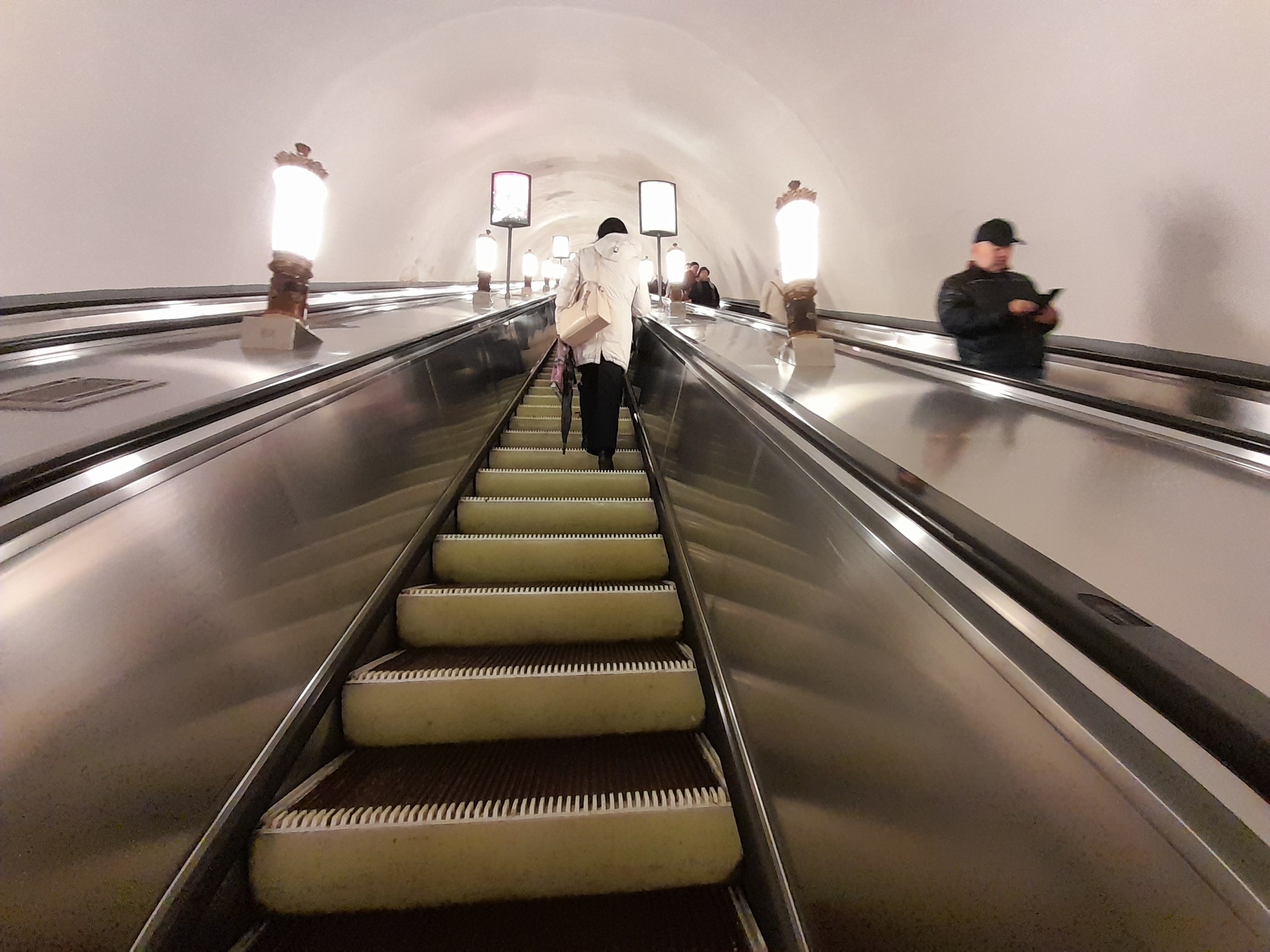 закоротка в метро