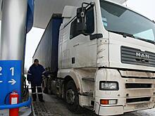 Мутные налоги: АЗС в Казахстане и России вроде бы одинаковые, но почему наши водители к соседям ездят заправляться?