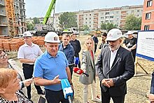 Сергей Кравчук проинспектировал строительство жилья для переселенцев из ветхих домов
