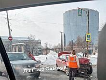 В Самаре в районе Крымской площади перекрыли движение трамваев после ДТП