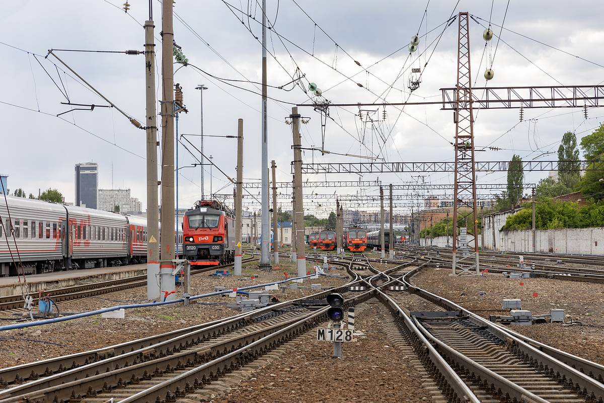 В российском регионе задержали 15 поездов из-за падения беспилотника