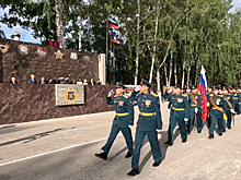 В день Российской Гвардии лейтенантам-выпускникам 2023 года торжественно вручили знаки «гвардейца» в Новосибирском соединении РВСН
