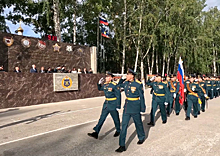 В день Российской Гвардии лейтенантам-выпускникам 2023 года торжественно вручили знаки «гвардейца» в Новосибирском соединении РВСН