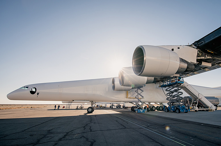  Stratolaunch имеет массу 226,8 тонны и максимальную взлетную массу 589,7 тонны