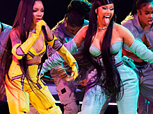 Карди Би выступила на American Music Awards 2022 в Лос-Анджелесе