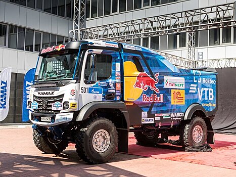Команда "КАМАЗ-мастер" представила новый спортивный грузовик