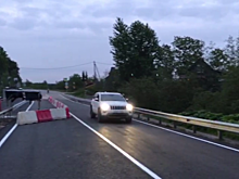 Движение по двум ремонтируемым мостам в Ленобласти пока реверсивное, но автомобилисты все равно рады