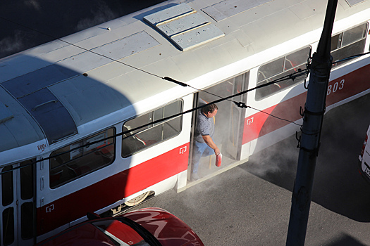 «Нам помогли водители»: в Самаре задымился трамвай № 5