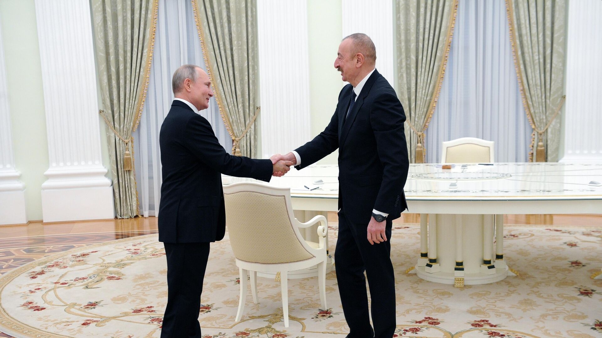 Путин поздравил Алиева с днем рождения