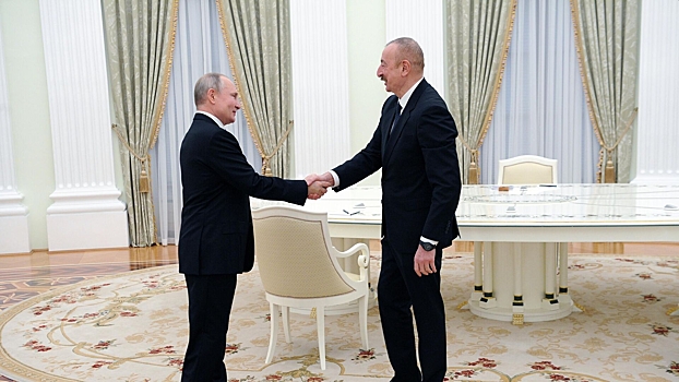 Путин поздравил Алиева с днем рождения