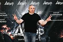 Николай Фоменко на премьере шоу «Дозор» искупал зрительницу в деньгах