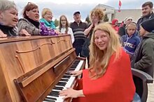 Известная пианистка из США исполнила в Мариуполе "День Победы"