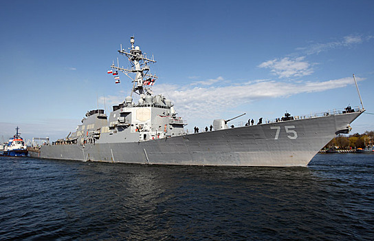 Китай выразил США протест из-за прохода эсминца