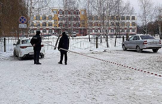 Восьмиклассница устроила стрельбу в брянской школе из-за мальчика