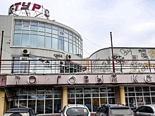 Власти через суд требуют отремонтировать «Летур» в центре Омска: смотрим, насколько там все плохо (фото)