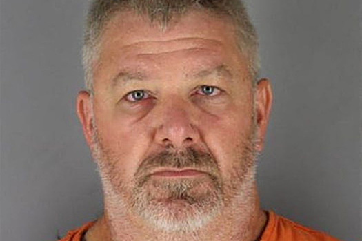 Водитель грузовика засмотрелся порно и насмерть сбил человека