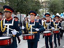 В Оренбурге прошло шествие молодых педагогов