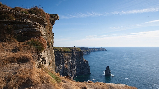 В Ирландии туристка сорвалась со скалы высотой 214 метров