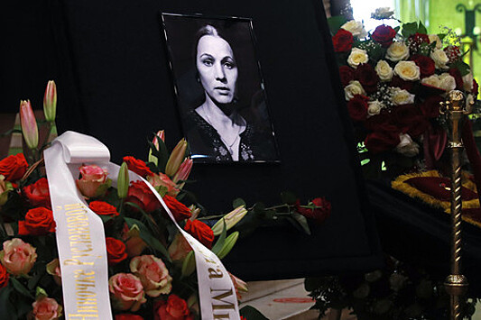 Нину Русланову похоронили в Москве