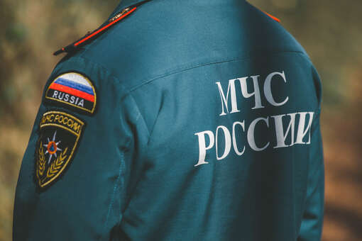 МЧС: спасатели локализовали пожар на 700 «квадратов» в цеху в Кировской области