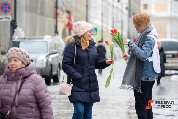 Больше 280 тонн цветов привезли в Калининградскую область перед 8 Марта