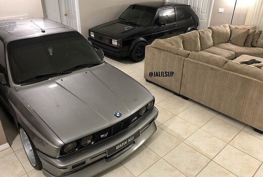 Мужчина припарковал в гостиной две машины, чтобы спасти их от урагана